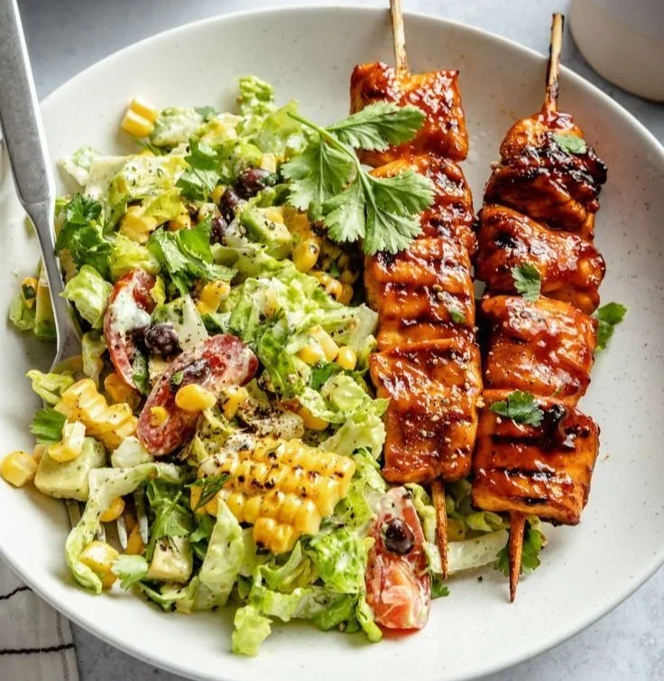 BBQ chicken skewer salad with fresh vegetables and tangy dressing