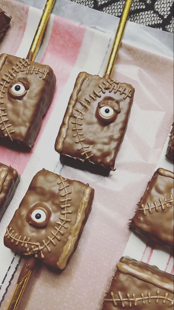 Hocus Pocus themed chocolate covered Rice Krispies Halloween treat