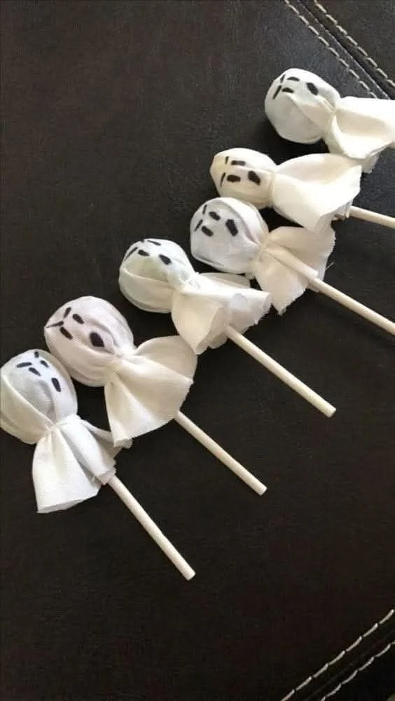 Crafted Halloween ghost decorations and gifts for kids' Halloween party.