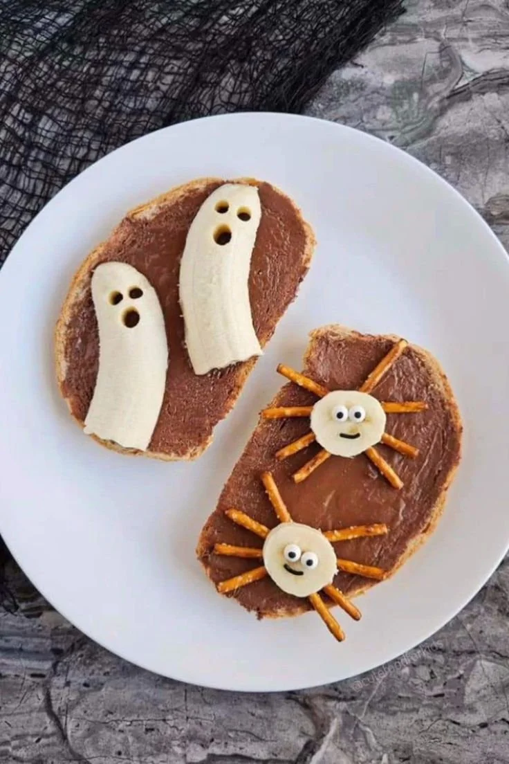 Fun and spooky Halloween kids breakfast ideas with Halloween-themed foods.