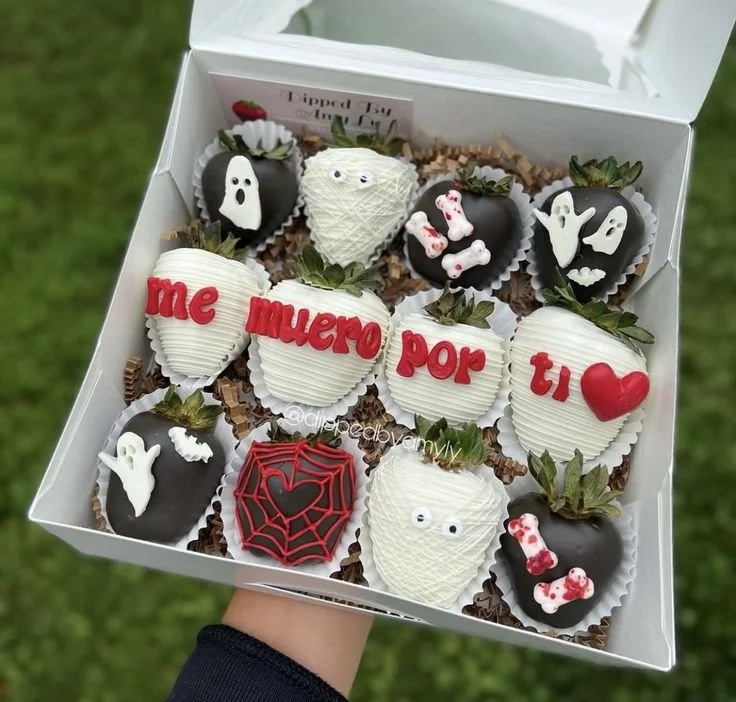 Halloween strawberries decorated for spooky treats for boyfriend